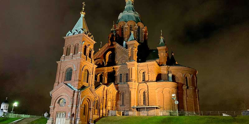 Uspenski kathedraal bij de haven van Helsinki
