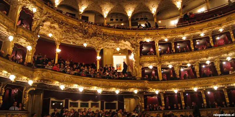 Státní opera. De Staats Opera in Praag